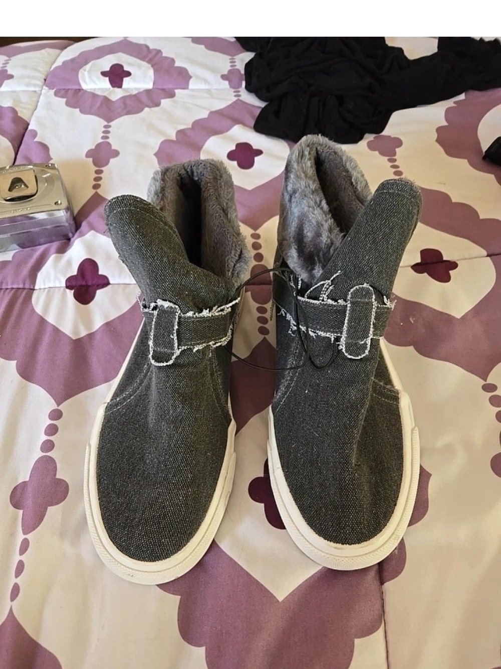 Blowfish Malibu Solid Grey Furry Buckle Mid Top Sneakers Shoes Size 8.5 B67